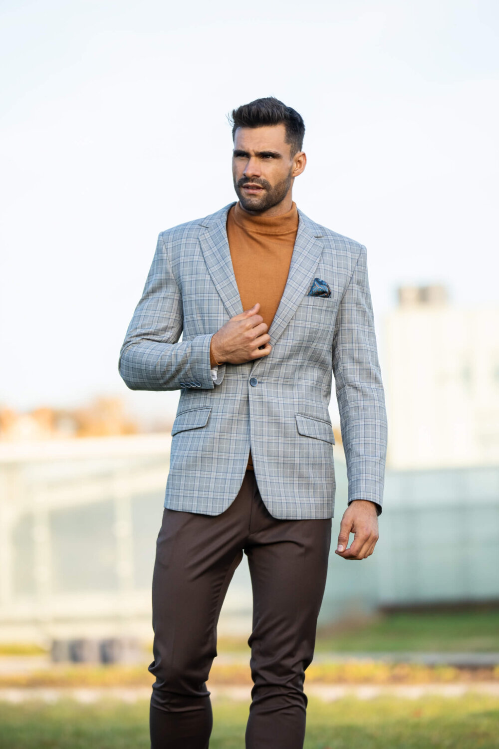 mar.hugo-k.008-KR-599zl-sweter-golf-199zl.-spod.SP001-k.-486-20950zl-buty-399zl.-scaled-1.jpg